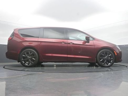 Used 2020 Chrysler Pacifica Touring w/ S Appearance Package FWD image 50