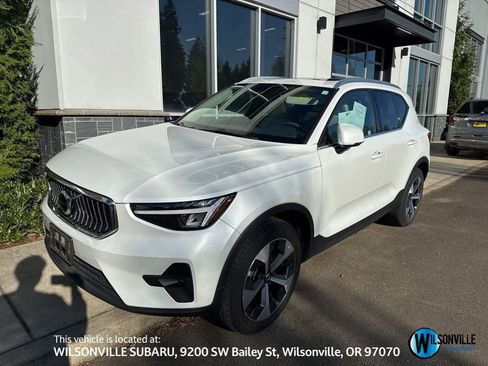 Used 2023 Volvo XC40 B5 Plus w/ Protection Package Premier image 1