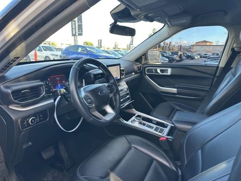 Used 2023 Ford Explorer XLT w/ Equipment Group 202A image 7