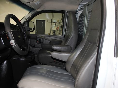 Used 2012 Chevrolet Express 1500 RWD image 16