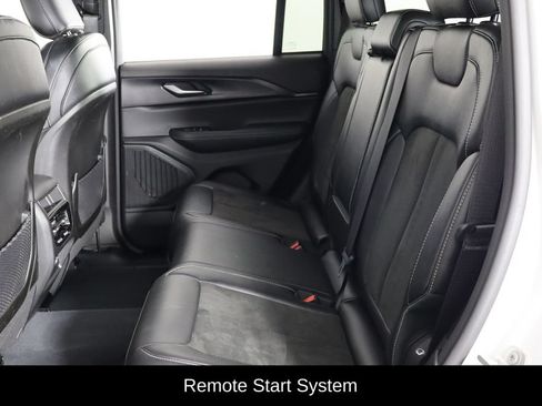 Used 2023 Jeep Grand Cherokee Altitude AWD/4WD image 8