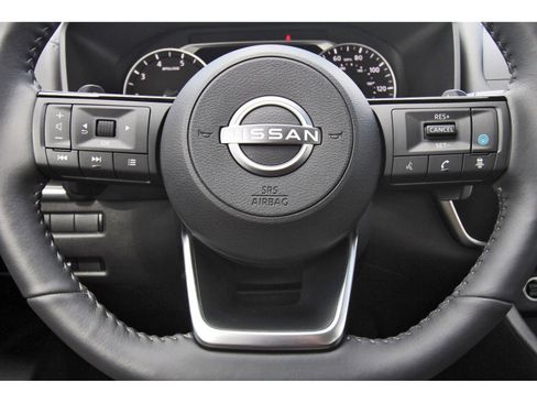 Used 2023 Nissan Rogue SV w/ SV Premium B Package image 17