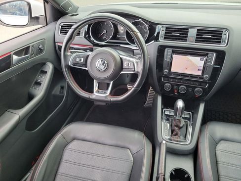 Used 2018 Volkswagen Jetta GLI image 7