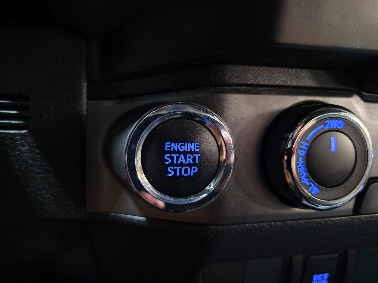 Used 2020 Toyota Tacoma TRD Sport AWD/4WD image 35