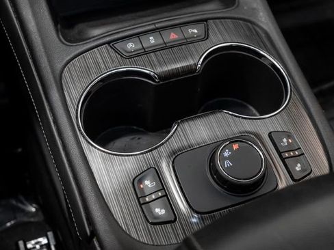 Used 2020 GMC Acadia SLT image 23