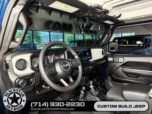 Used 2025 Jeep Gladiator Mojave AWD/4WD image 15
