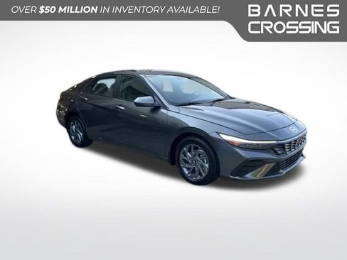 Used 2025 Hyundai Elantra Hybrid FWD image 1