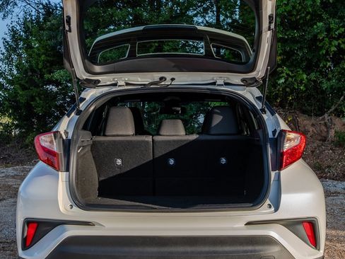 Used 2018 Toyota C-HR XLE FWD image 9