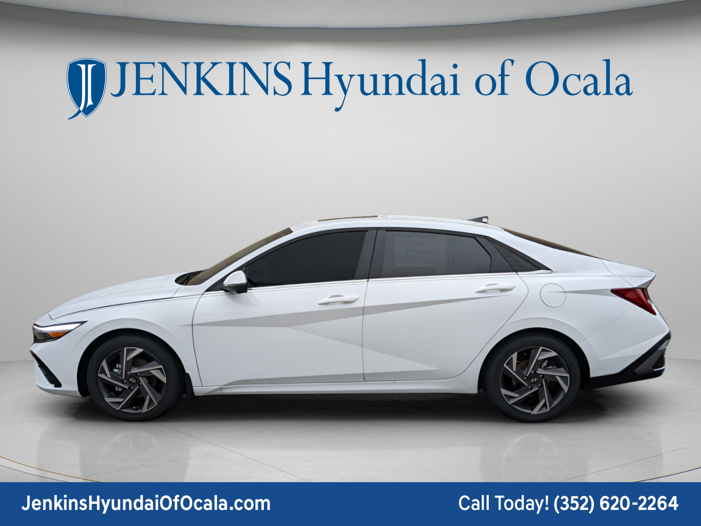 Certified 2025 Hyundai Elantra Limited FWD image 4