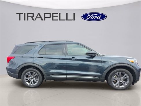 Used 2022 Ford Explorer XLT w/ Equipment Group 202A image 6
