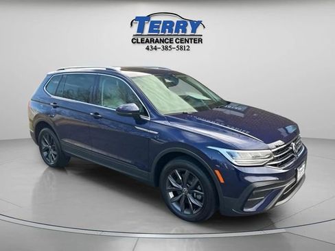 Used 2022 Volkswagen Tiguan SE w/ Panoramic Sunroof Package image 2
