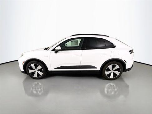 Used 2025 Porsche Macan Electric image 2