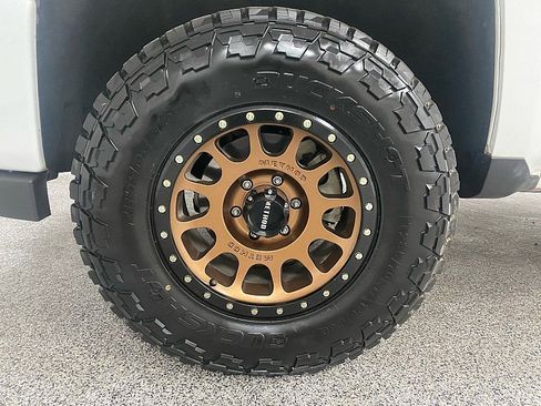 Used 2018 Chevrolet Silverado 1500 LT w/ All Star Edition image 23