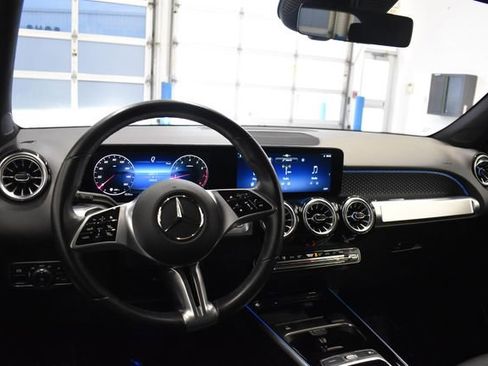 Used 2025 Mercedes-Benz GLB 250 4MATIC image 23