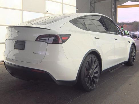 Used 2023 Tesla Model Y Performance image 4
