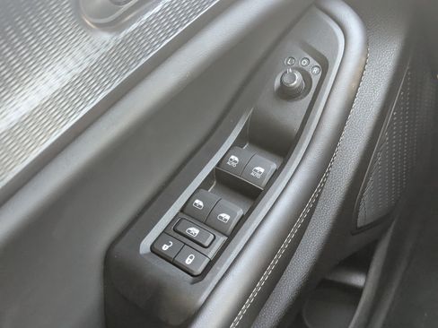 Used 2025 Jeep Grand Cherokee Altitude AWD/4WD image 27
