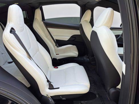 Used 2023 Tesla Model X image 44