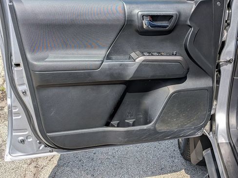 Used 2019 Toyota Tacoma TRD Sport AWD/4WD image 18