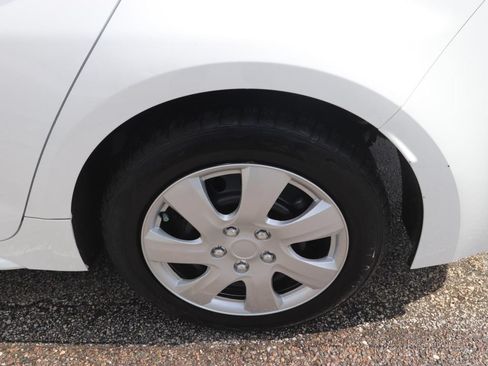 Used 2022 Toyota Corolla LE FWD image 14