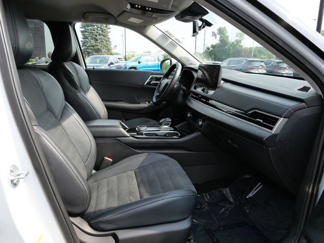 Used 2025 Mitsubishi Outlander AWD image 8