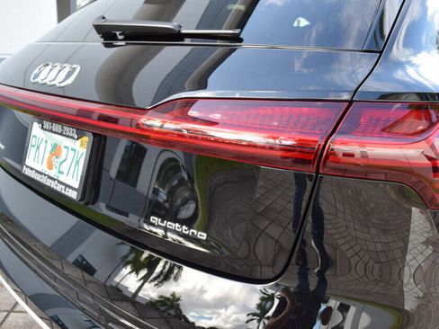 Used 2022 Audi e-tron Premium image 23
