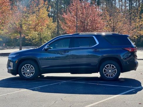 Used 2023 Chevrolet Traverse LT image 3