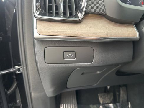 Certified 2025 Volvo XC90 B5 Plus image 32