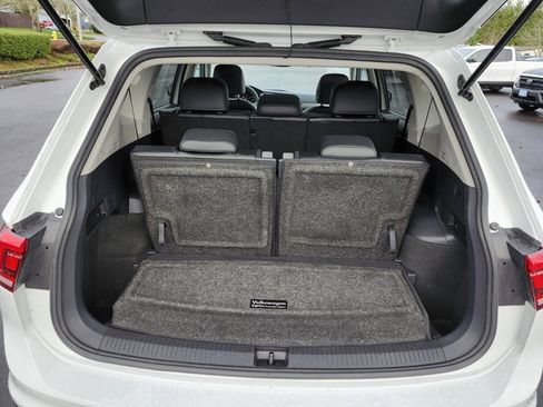 Used 2021 Volkswagen Tiguan SE w/ Panoramic Sunroof Package image 35