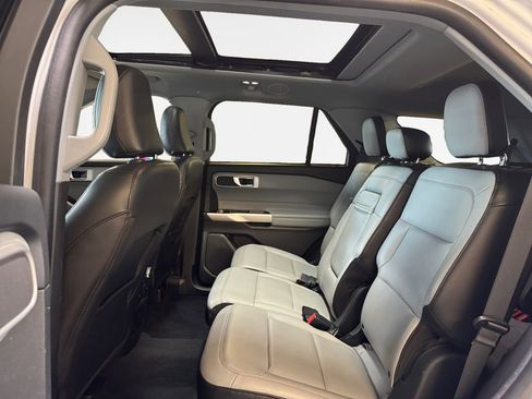 Used 2021 Ford Explorer XLT w/ Equipment Group 202A AWD/4WD image 24
