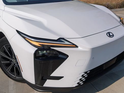New 2026 Lexus ES 350e FWD image 5
