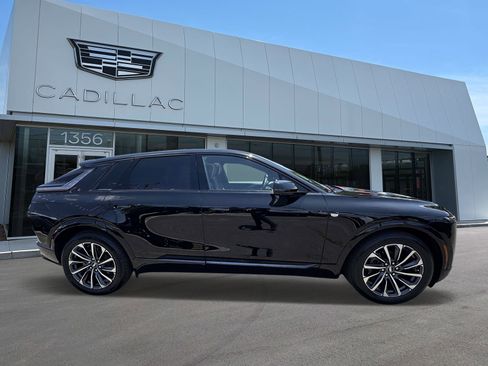 Used 2025 Cadillac Lyriq Sport AWD/4WD image 5