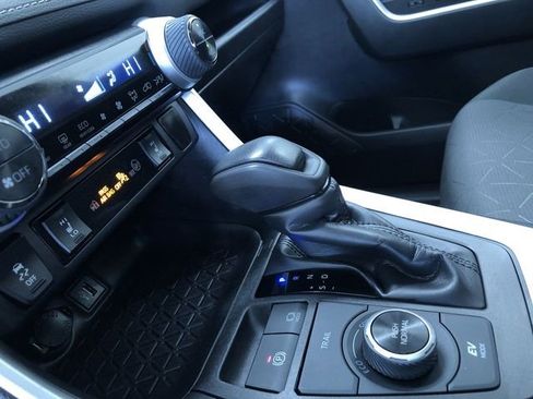 Certified 2024 Toyota RAV4 XLE image 29