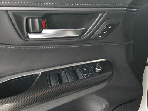 Used 2021 Toyota Venza XLE w/ Softex Package image 24