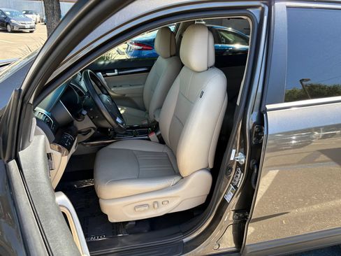 Used 2014 Kia Sorento EX w/ EX V6 Touring Package AWD/4WD image 10