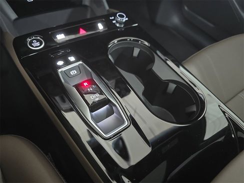 New 2025 Audi Q6 e-tron Premium image 19