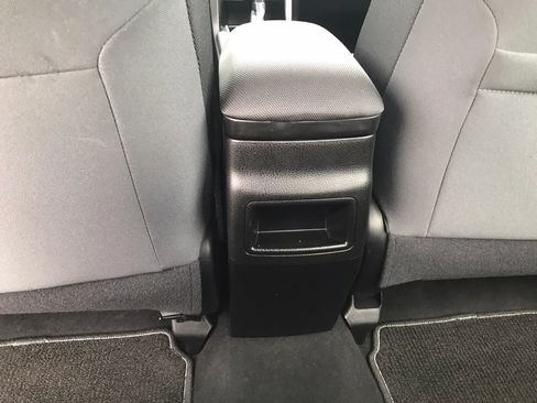 Used 2018 Toyota Corolla LE image 30