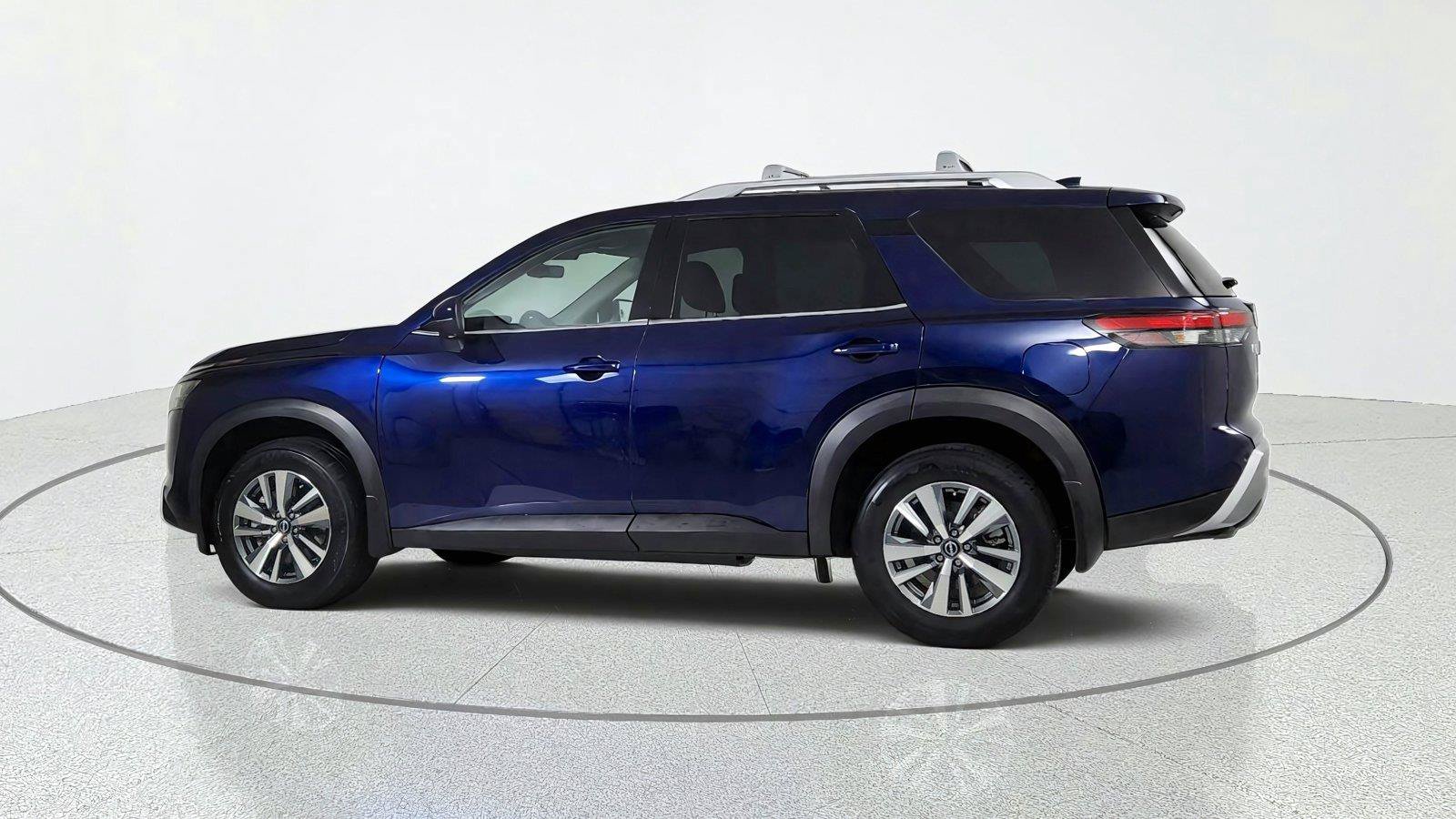 Used 2025 Nissan Pathfinder SL AWD/4WD image 4