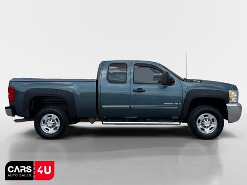 Used 2009 Chevrolet Silverado 2500 LT w/ Snow Plow Prep Package AWD/4WD image 8