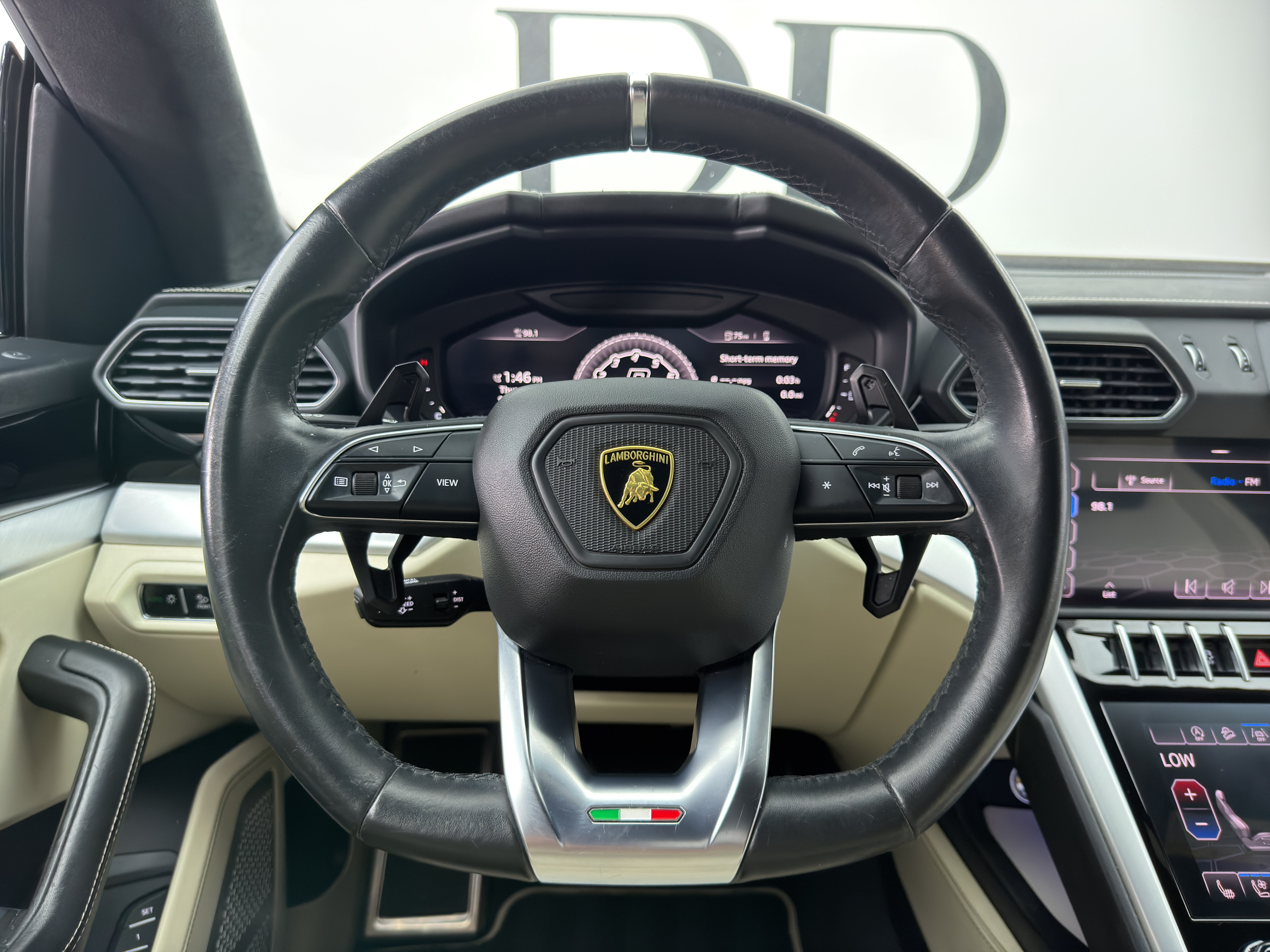 Used 2019 Lamborghini Urus AWD/4WD image 32