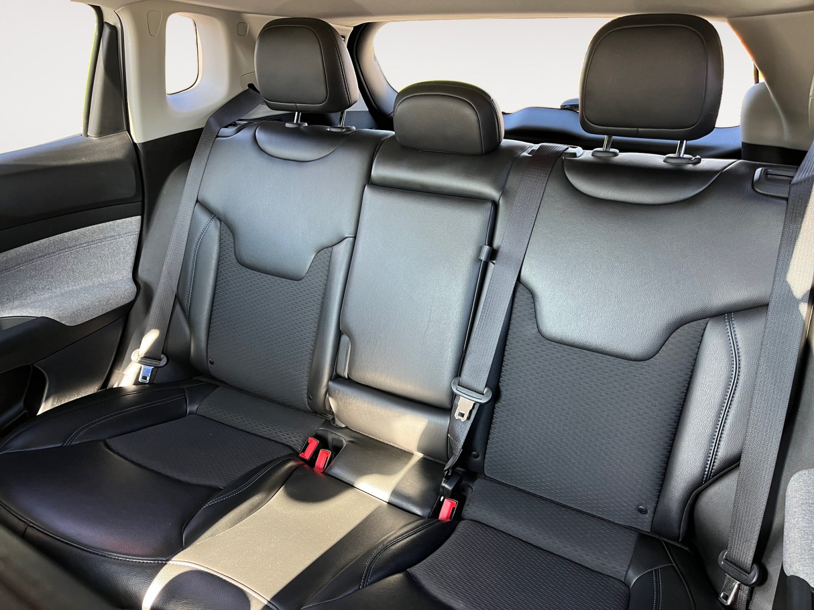 Used 2022 Jeep Compass Latitude w/ Convenience Group AWD/4WD image 19