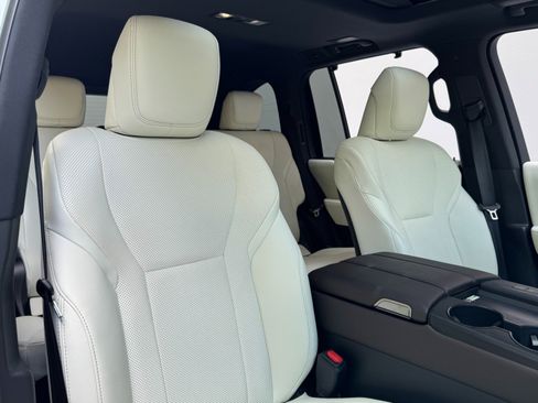 Used 2023 Lexus LX 600 Luxury w/ Appearance Package image 47