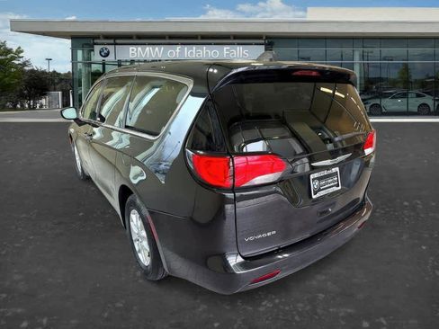 Used 2023 Chrysler Voyager LX FWD image 4