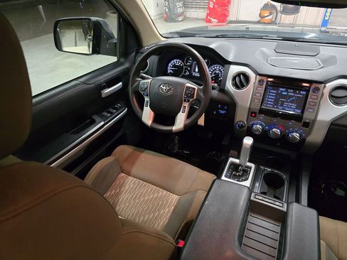 Used 2018 Toyota Tundra SR5 w/ SR5 Upgrade Package image 40