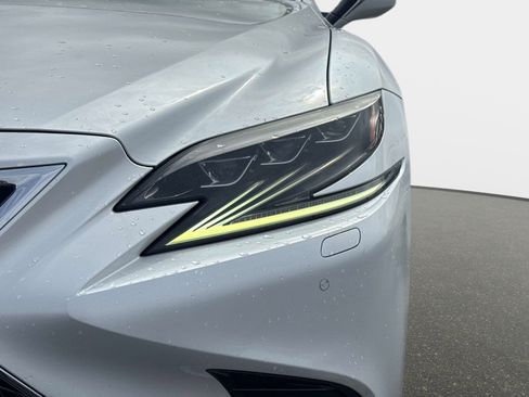 Used 2018 Lexus LS 500 w/ Luxury Package image 9