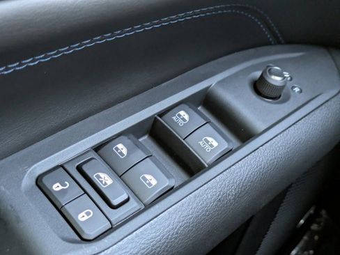 New 2026 Jeep Compass Latitude w/ Sun and Sound Group image 21