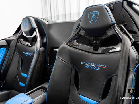 Used 2022 Lamborghini Huracan EVO image 34