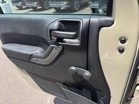Used 2017 Jeep Wrangler Sport AWD/4WD image 16