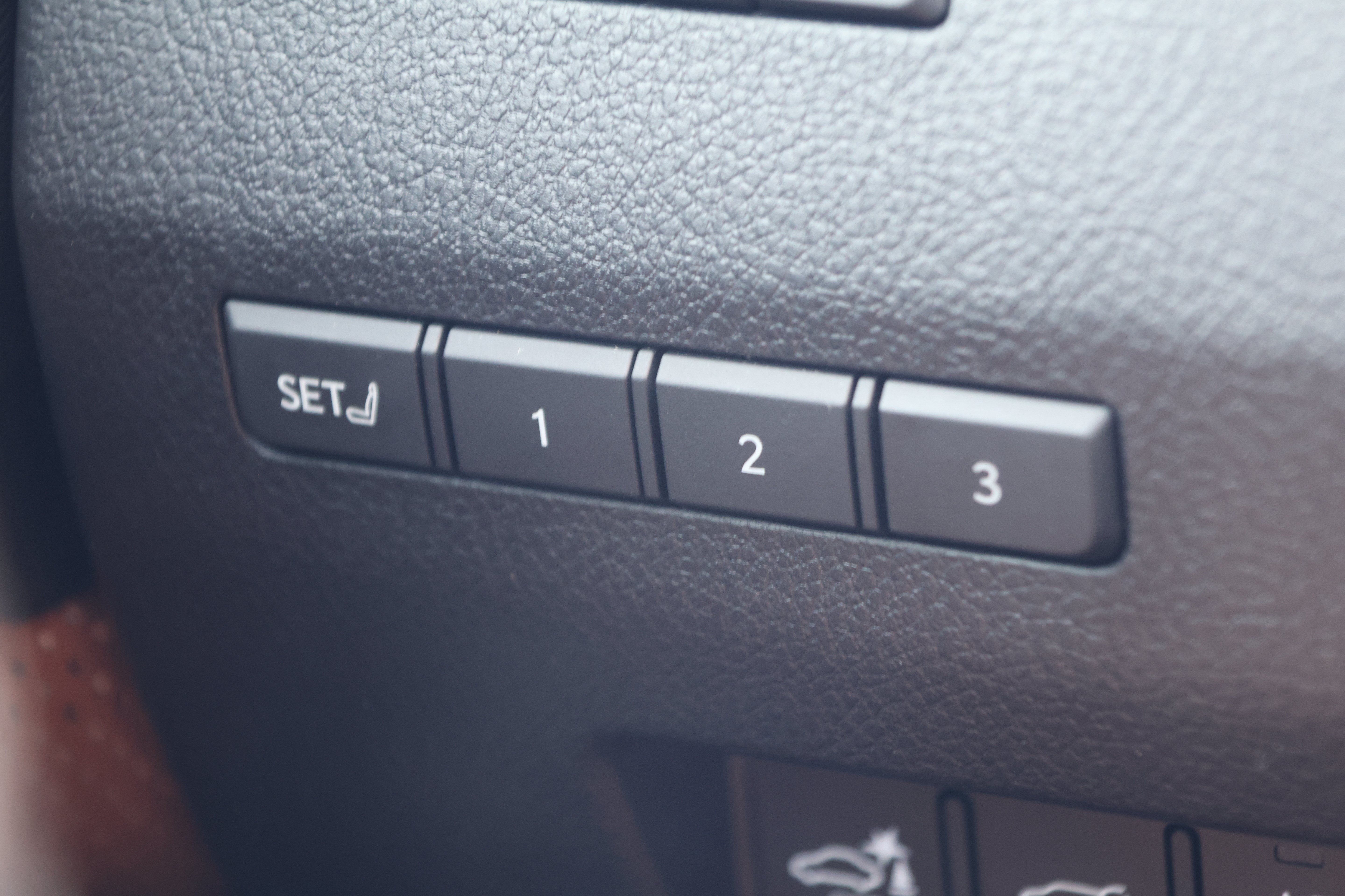 Used 2025 Lexus GX 550 w/ Accessory Package (Z1) AWD/4WD image 16
