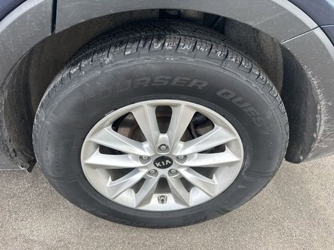 Used 2019 Kia Sorento LX image 38