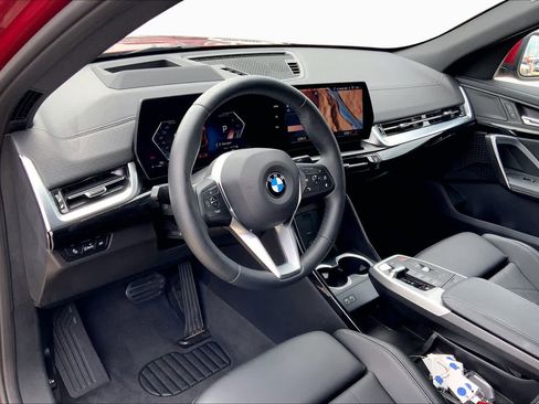Used 2025 BMW X2 xDrive28i AWD/4WD image 17
